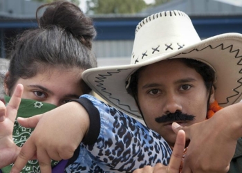 Seria tre ditore e filmave Suedez në Kino Armata