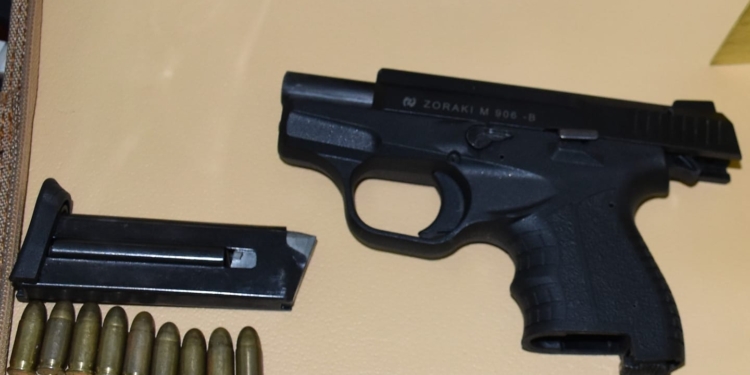 Arrestohet 29 vjeçari për armëmbajtje pa leje dhe falsifikim të dokumenteve