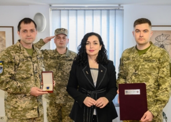 Osmani dekoron me medalje presidenciale kontingjentin ukrainas të KFOR-it