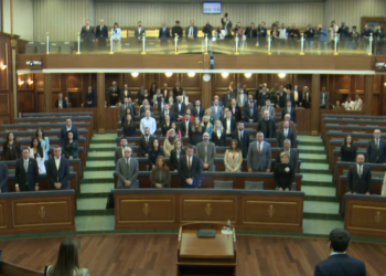 Seanca e Kuvendit nis me një minutë heshtje në nderim të Madeleine Albright