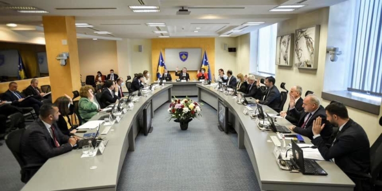 Qeveria miratoi sot 298 milionë euro projekte