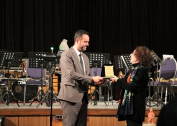 Aktorja Kumrije Hoxha nderohet me çmimin për vepër jetësore