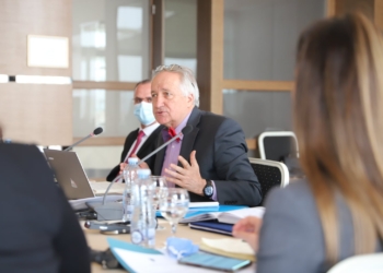 Latifi prezantoi 7 shtyllat e programit për transformimin e shëndetësisë