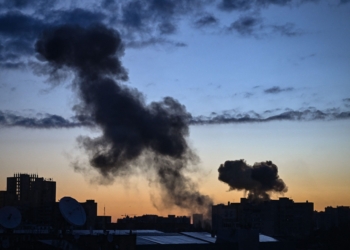 Bombardohet një ndërtesë banimi në Kiev, të paktën dy të plagosur
