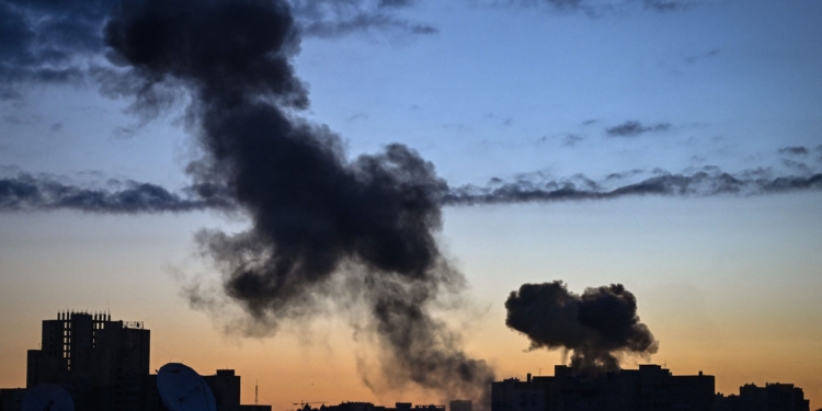 Bombardohet një ndërtesë banimi në Kiev, të paktën dy të plagosur