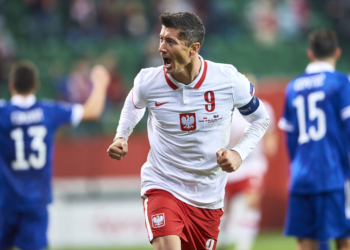 Lewandowski në Botëror, Ibrahimovic në shtëpi