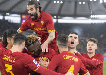 Roma e Mourinhos mposht pastër Lazion e Sarrit