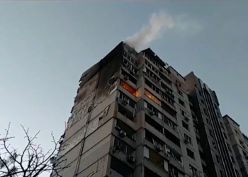 Goditet një ndërtesë banimi në Kiev nga mbetjet e raketës, vdes një person