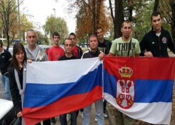 Peci: Vuçiq qëndron prapa protestës pro-ruse në Beograd