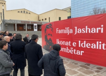 Në Prishtinë hapet instalacioni me fotografi dhe video që paraqesin historinë e lavdishme të familjes Jashari