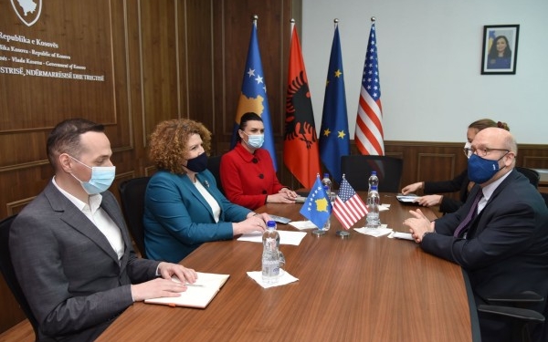 Hajdari takon Hovernier, vlerësohet bashkëpunimi Kosovë-SHBA