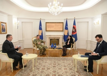 Osmani takon komandantin e KFOR-it, diskutojnë çështjen e sigurisë në vend