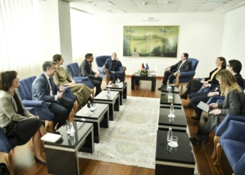 Kurti dhe përfaqësuesit Bankës gjermane KfW diskutojnë mbi projektin 64 milionësh