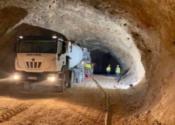 Edi Rama publikon pamje nga punimet në tunelin e Llogarasë