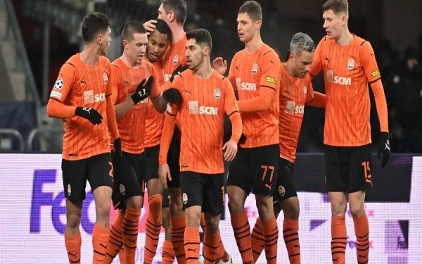 UEFA lejon lojtarët të shkëpusin kontratat me klubet ukrainase dhe ruse