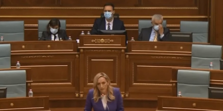 Bytyqi e AAK-së: Nuk votuam projektkodin për ta mbrojtur familjen