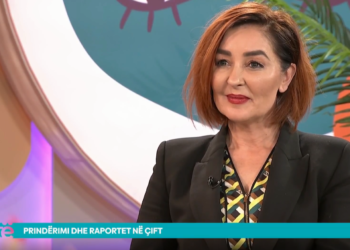 Terapistja familjare: Largoni fëmijët nga telefonat