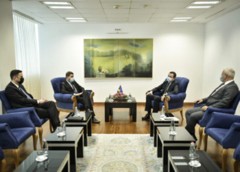 “Turp” – Memli Krasniqi ka një kërkesë për Kurtin rreth Hashim Thaçit dhe Kadri Veselit