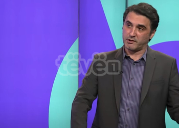 Muhaxhiri: Vuçiqi është një hipokrit, e ka Serbinë në dorë