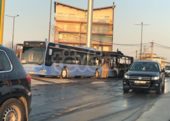 Digjet autobusi në Hajvali të Prishtinës