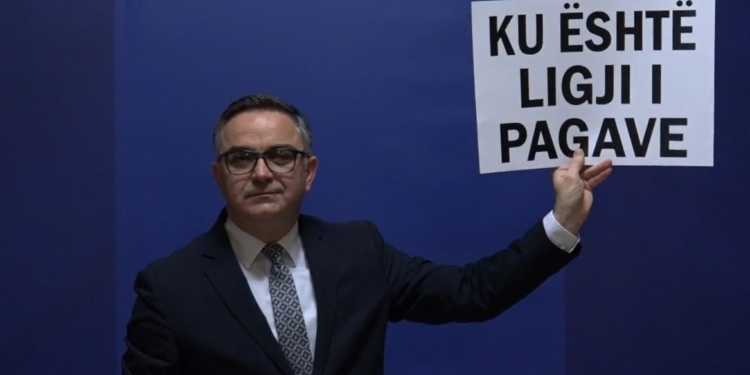 Tahiri kritikon Qeverinë për vonesën e Ligjit të Pagave