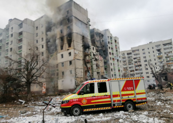 Forcat ruse godasin ndërtesat e banimit në Chernihiv, raportohet për 9 të vdekur