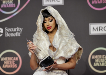 Cardi B thyen rekord botëror