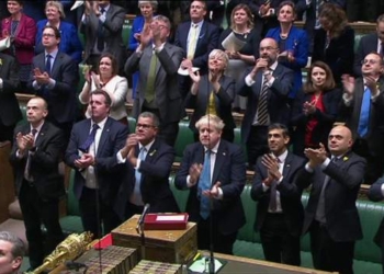 Ambasadori ukrainas pritet me duartrokitje në parlamentin britanik