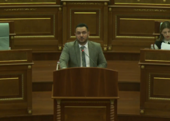 Galushi për martesën mes gjinisë së njëjtë: Kundër vlerave dhe traditave familjare