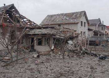 Rusët sulmojnë shtëpitë në Ovruch afër Kyivit, ka të vrarë