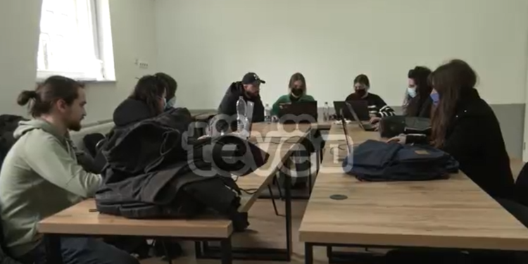 Mungesa e bibliotekës dhe literatura në gjuhën serbe shqetësim për studentët e Fakultetit të Arkitekturës