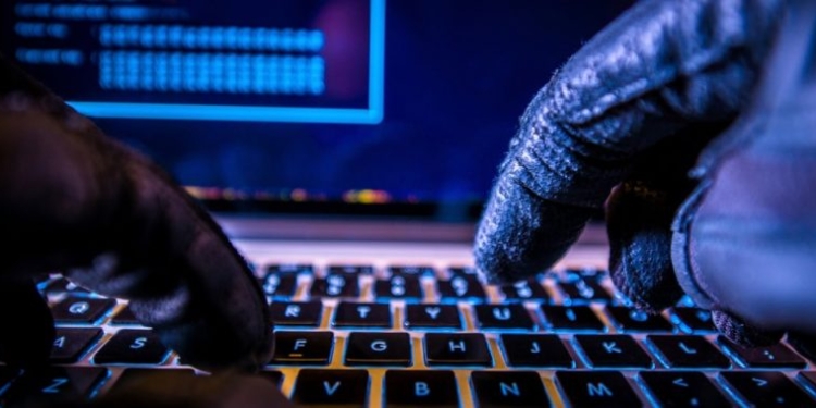 Okta: Qindra kompani u goditën nga një sulm kibernetik