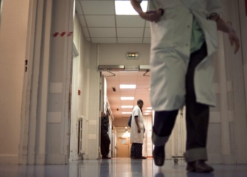 Arrestohet një i dyshuar në Rahovec, fyu dhe kanosi një infermiere në QKMF