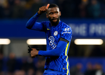 Oferta e “Saudi Media” për marrjen e Chelsea: Rinovimin e kontratës me Rudiger dhe rindërtimin e “Stamford Bridge”