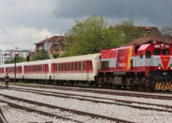 Treni godet veturën në Pejë, një i lënduar