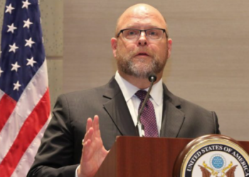 Hovenier: SHBA-ja ndihet e nderuar që Kosova shpalli ditë zie për Albrightin