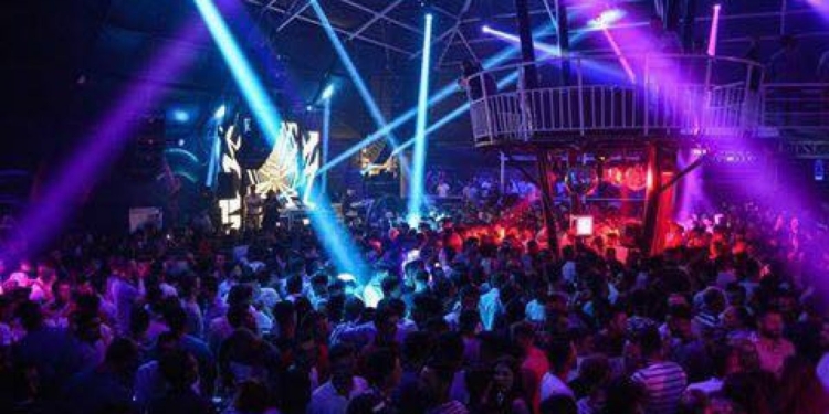 Nga sonte hapen klubet e natës dhe lejohet mbajtja e ahengjeve