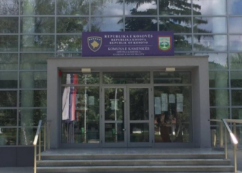 Gjobitet një lokal pasi kishte dallime të çmimeve të produkteve në raftë dhe arkë