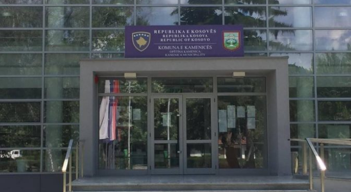 Gjobitet një lokal pasi kishte dallime të çmimeve të produkteve në raftë dhe arkë