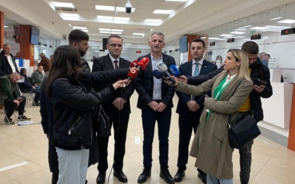 Nga sot fillon vendosja e stikersave në automjetet e regjistruara