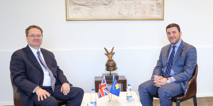 Krasniqi në takim me Abbottin flasin për proceset integruese të Kosovës