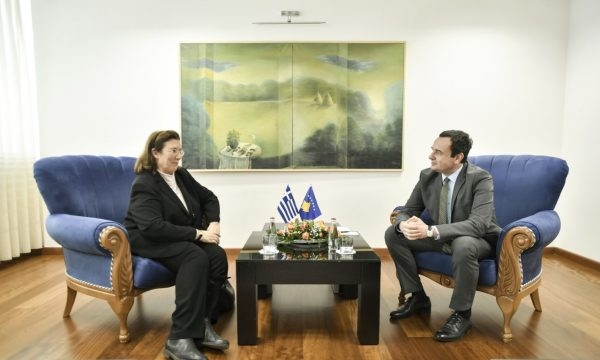 Kurti në takim me ambasadoren greke flasin për dialogun me Serbinë pas agresionit rus në Ukrainë