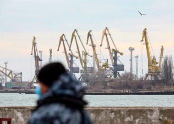 Mbretëria e Bashkuar u kërkon shtetasve të saj të konsiderojnë largimin nga Rusia