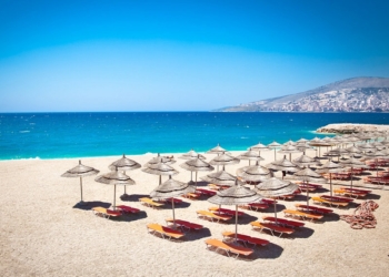 Fillojnë përgatitjet për pastrimin e plazheve në Shqipëri