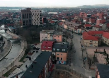 Podujevë: Burri rrah rëndë gruan e tij, Prokurori e lë të lirë