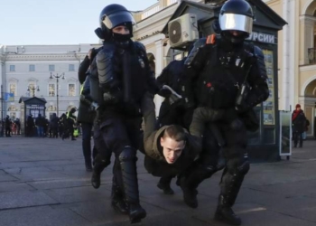 Rreth tre mijë e 500 protestues arrestohen në Rusi në protestat kundër luftës