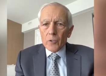 Clark: Bombardimet e NATO-s ndryshuan historinë e Kosovës, ishte nder që pata mundësinë të ndihmojë