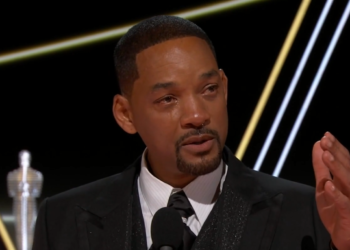 Will Smith mes lotësh kërkon falje nga Akademia “Oscar” për shuplakën që i dha Chris Rockut