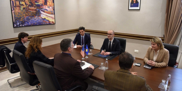Zv.ministrat e Jashtëm dhe delegacioni amerikan diskutojnë për bazën e përhershme ushtarake në Kosovë