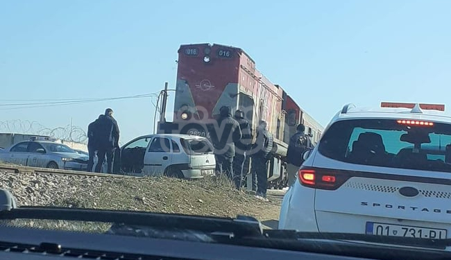 Treni godet veturën në Fushë Kosovë